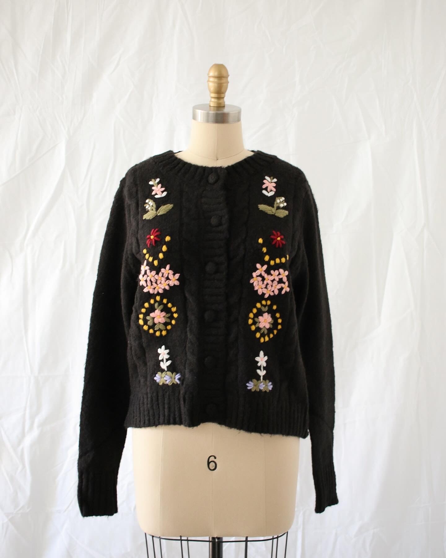 Fleurs dans le Jardin Cardigan (in noir)