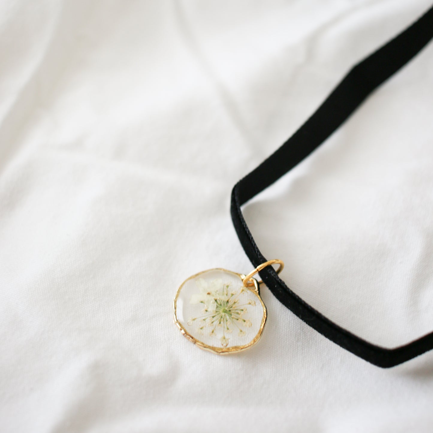 Queen Anne's lace Choker