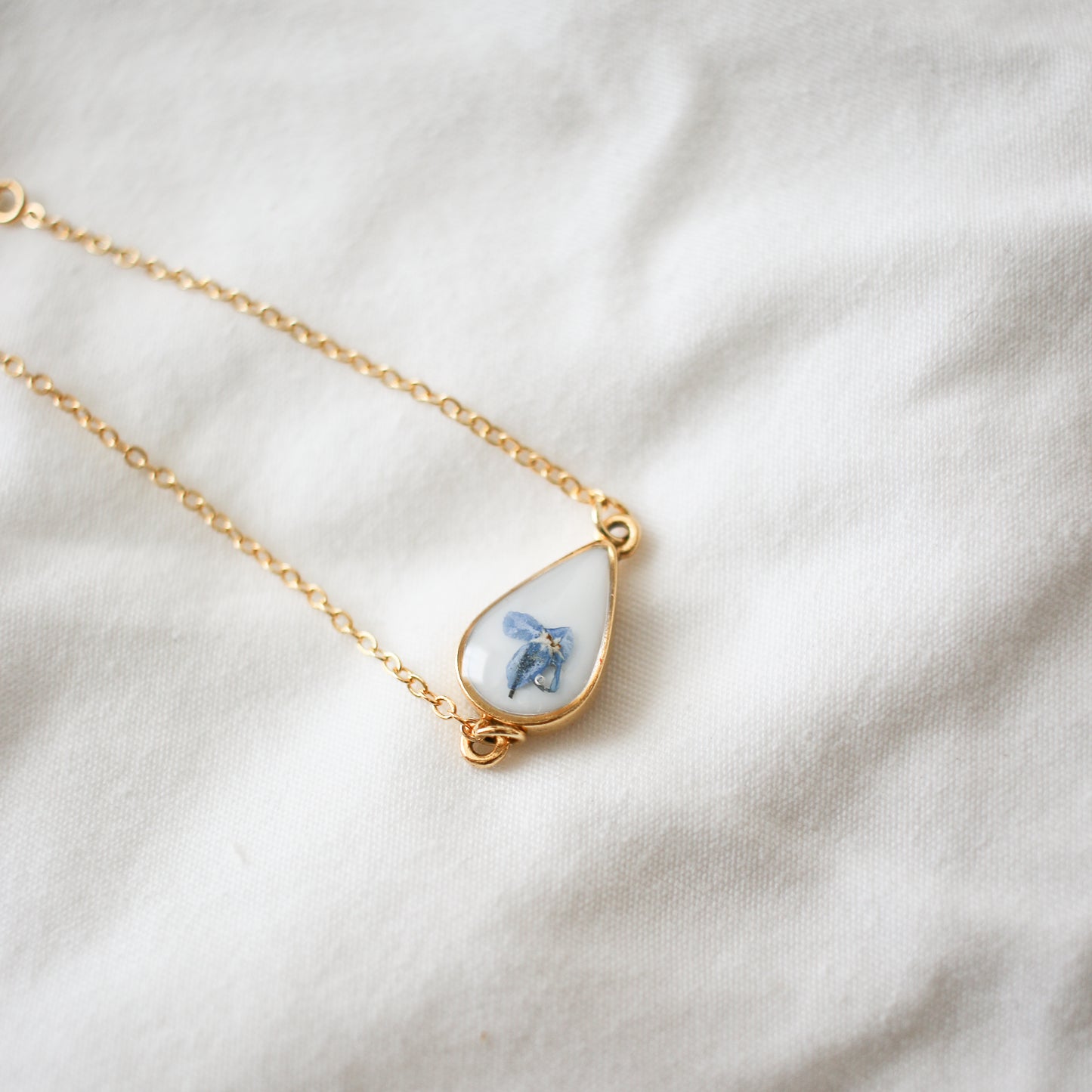 White Teardrop Bracelet with Forget Me Not