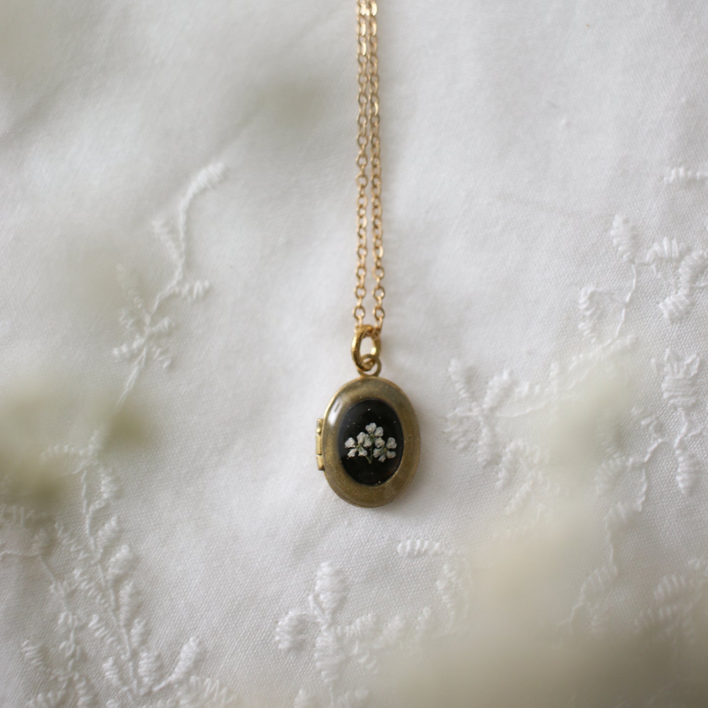 Archibald Locket in Noir