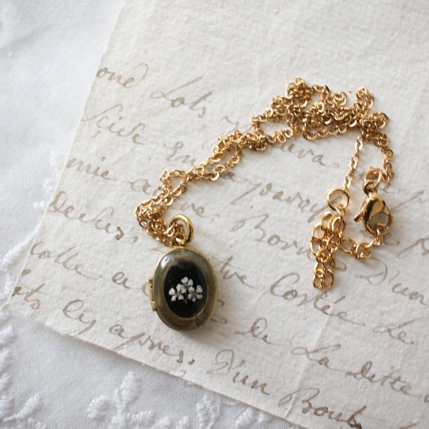 Archibald Locket in Noir