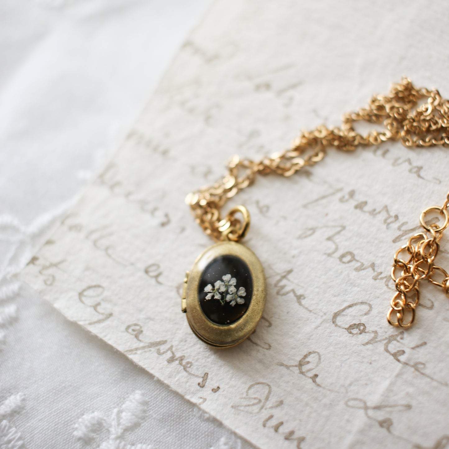 Archibald Locket in Noir