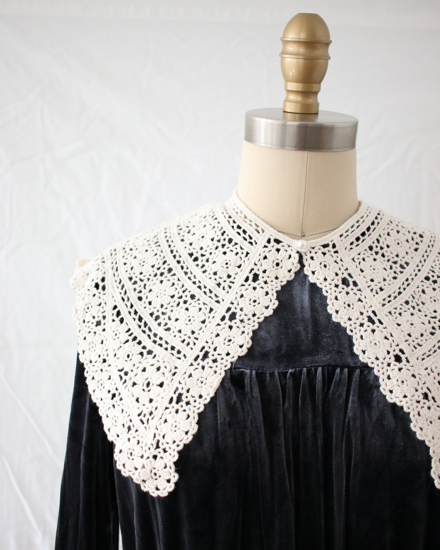 Basildon Park Lace Collar