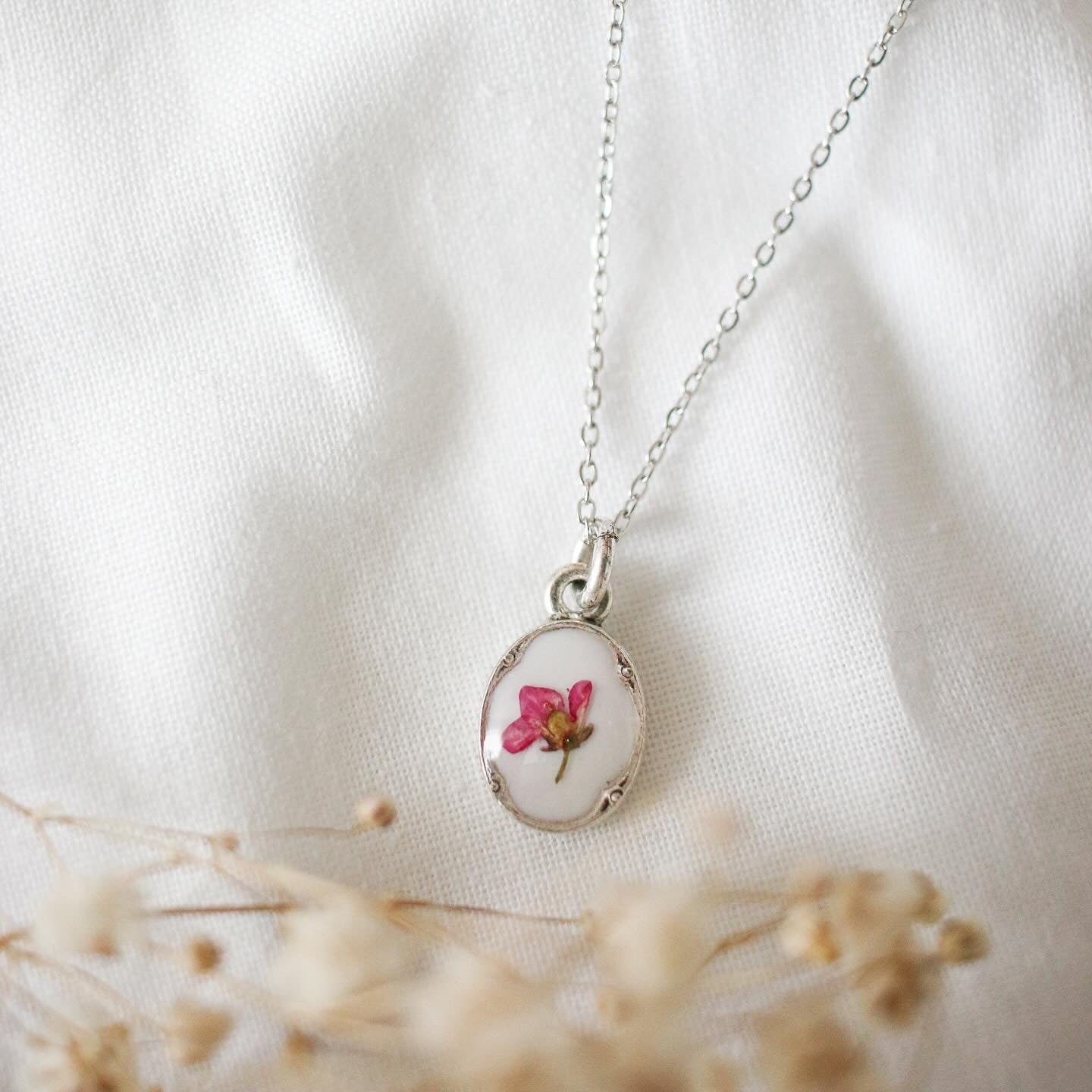 Diana Oval Necklace in Silver