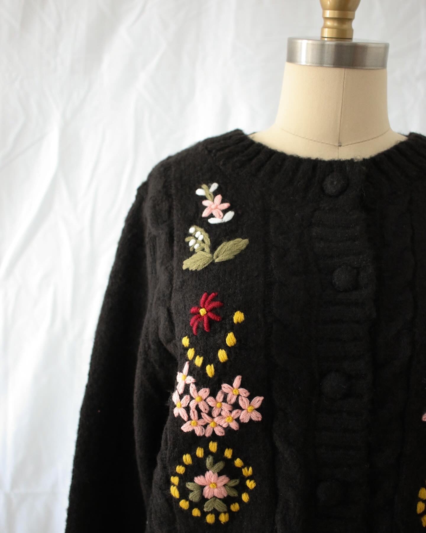Fleurs dans le Jardin Cardigan (in noir)