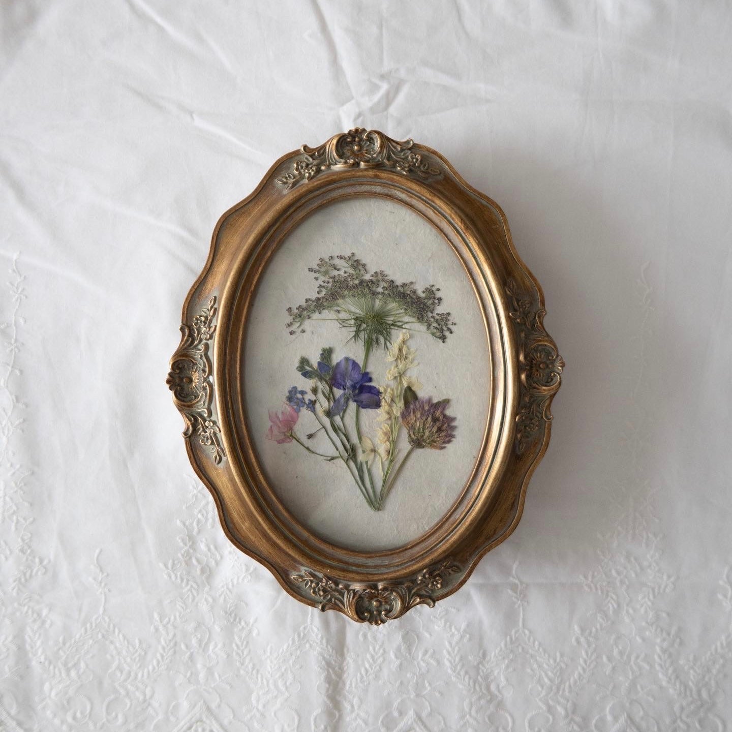 The Little Women Oval frame with pressed wildflowers