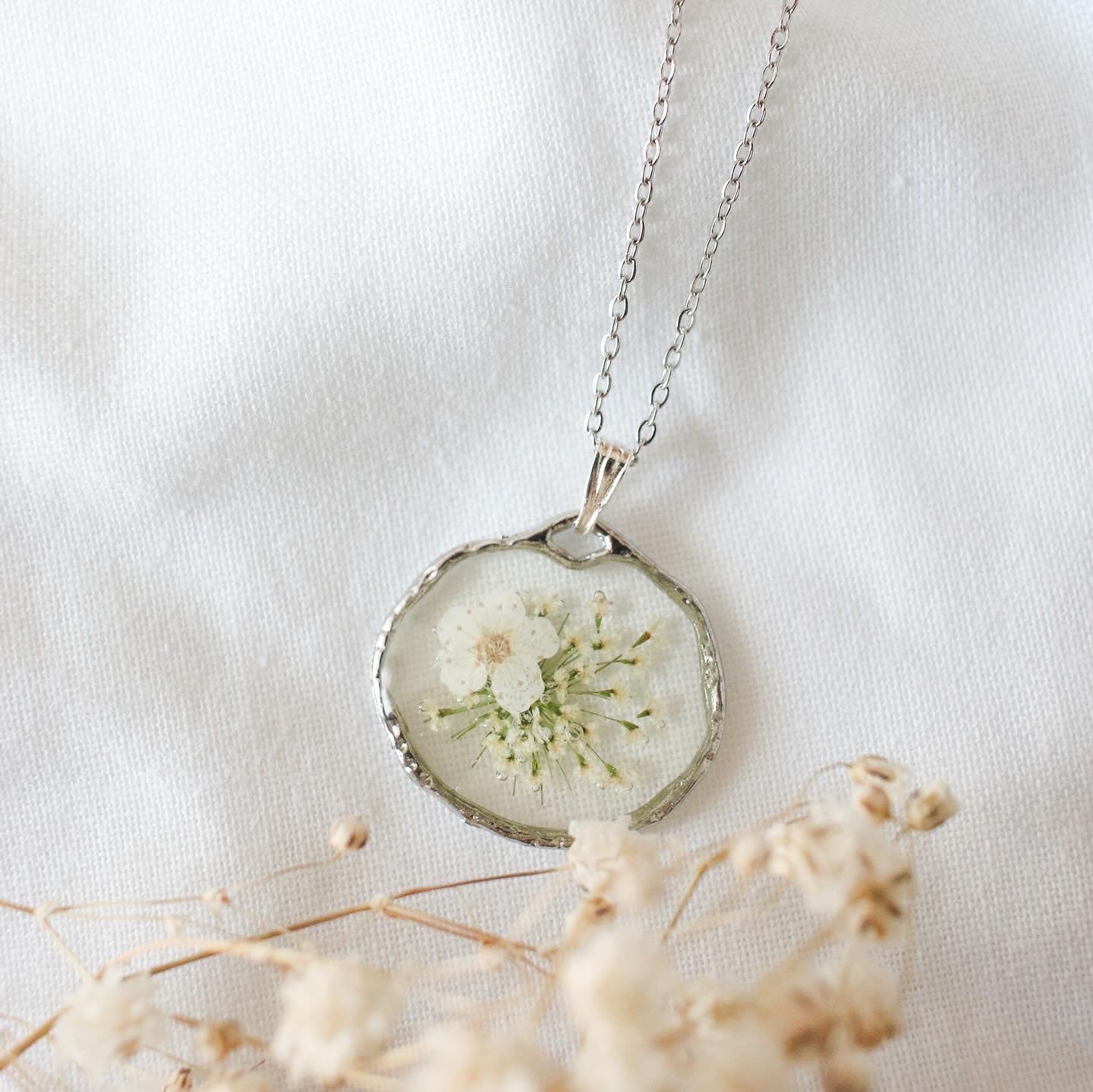 The Trouvaille White Narcissus Necklace in Silver