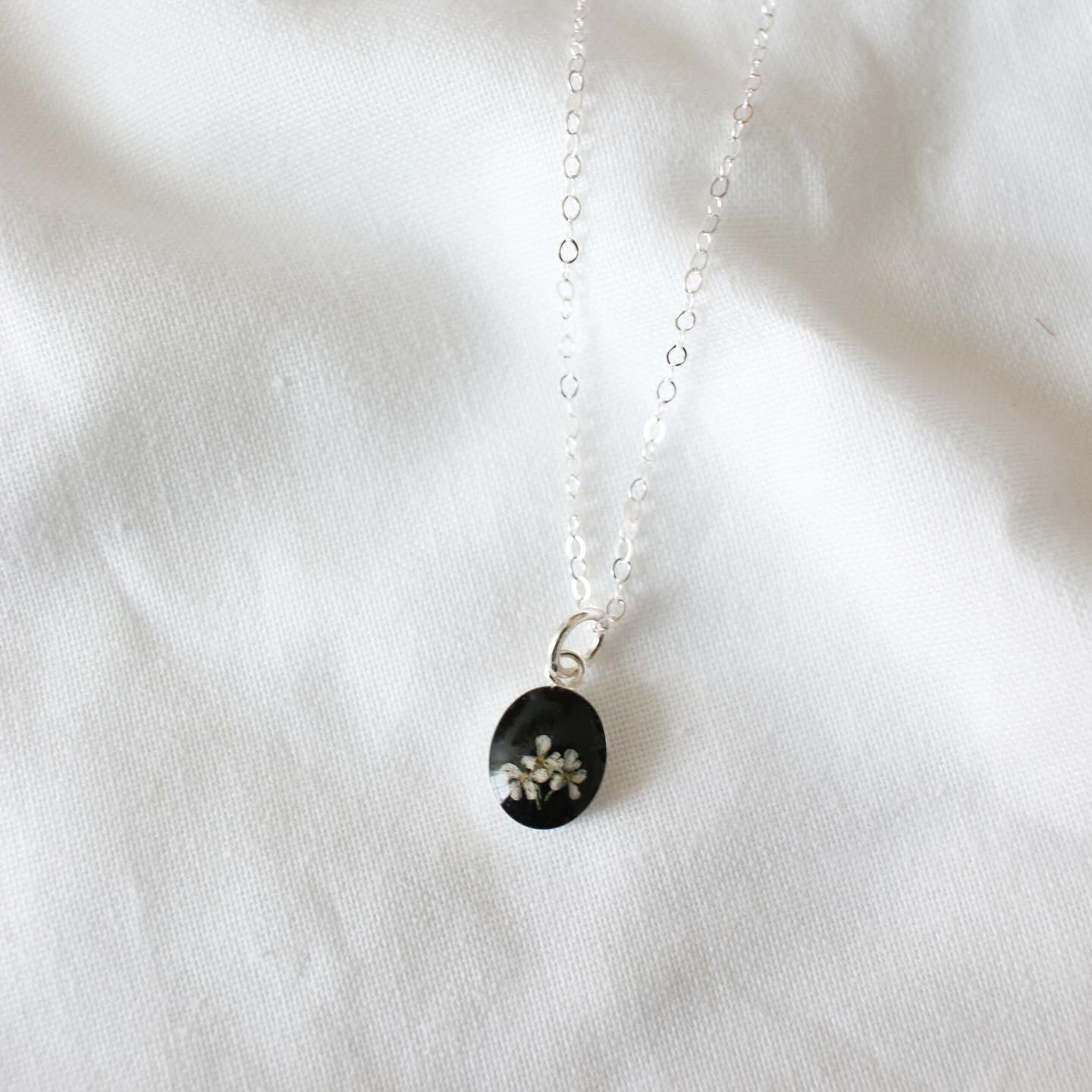 Silver Fleurs Oval Necklace