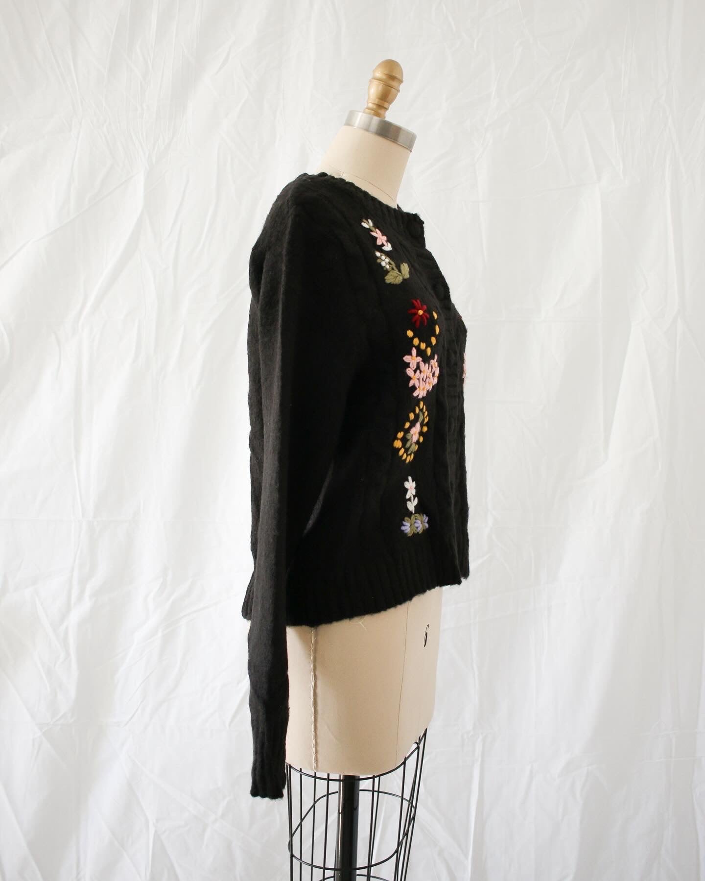 Fleurs dans le Jardin Cardigan (in noir)