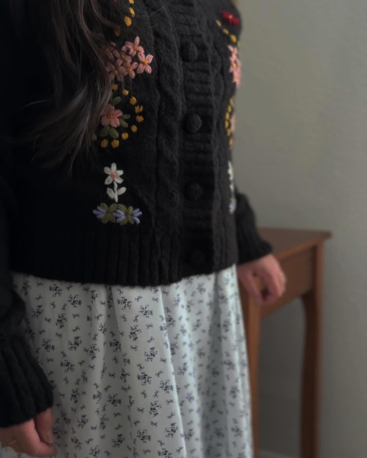 Fleurs dans le Jardin Cardigan (in noir)