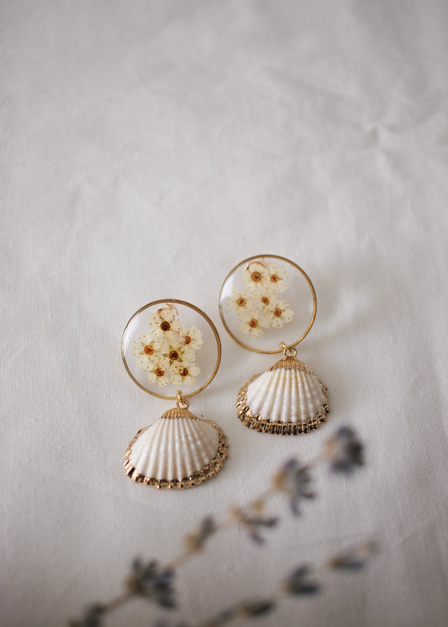 A stroll by the seashore set