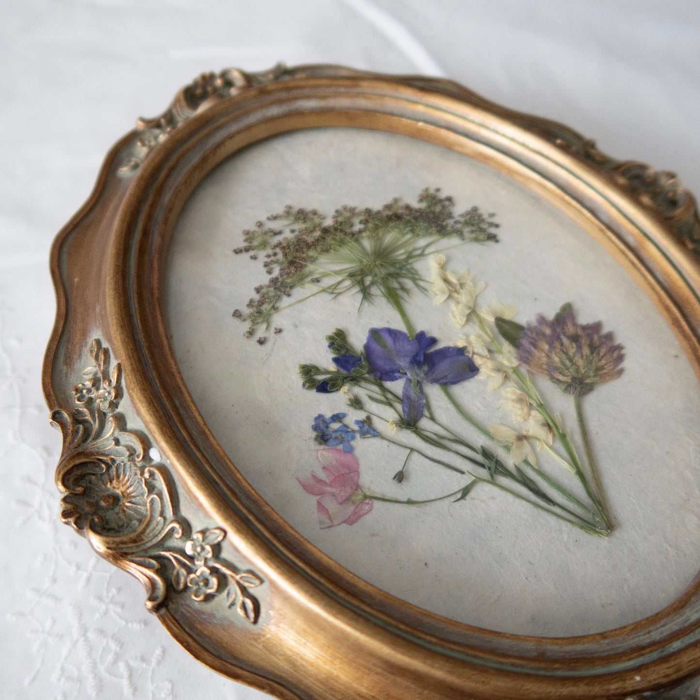 The Little Women Oval frame with pressed wildflowers