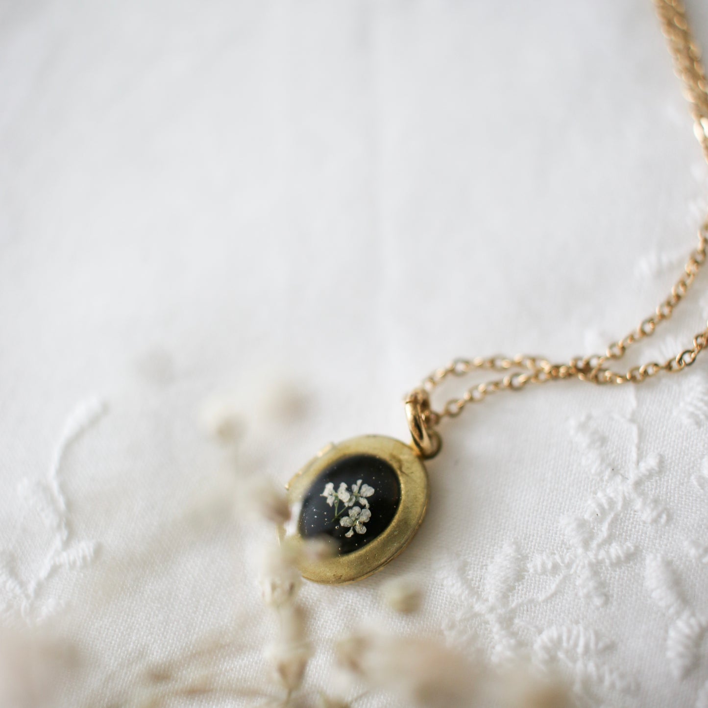Archibald Locket in Noir