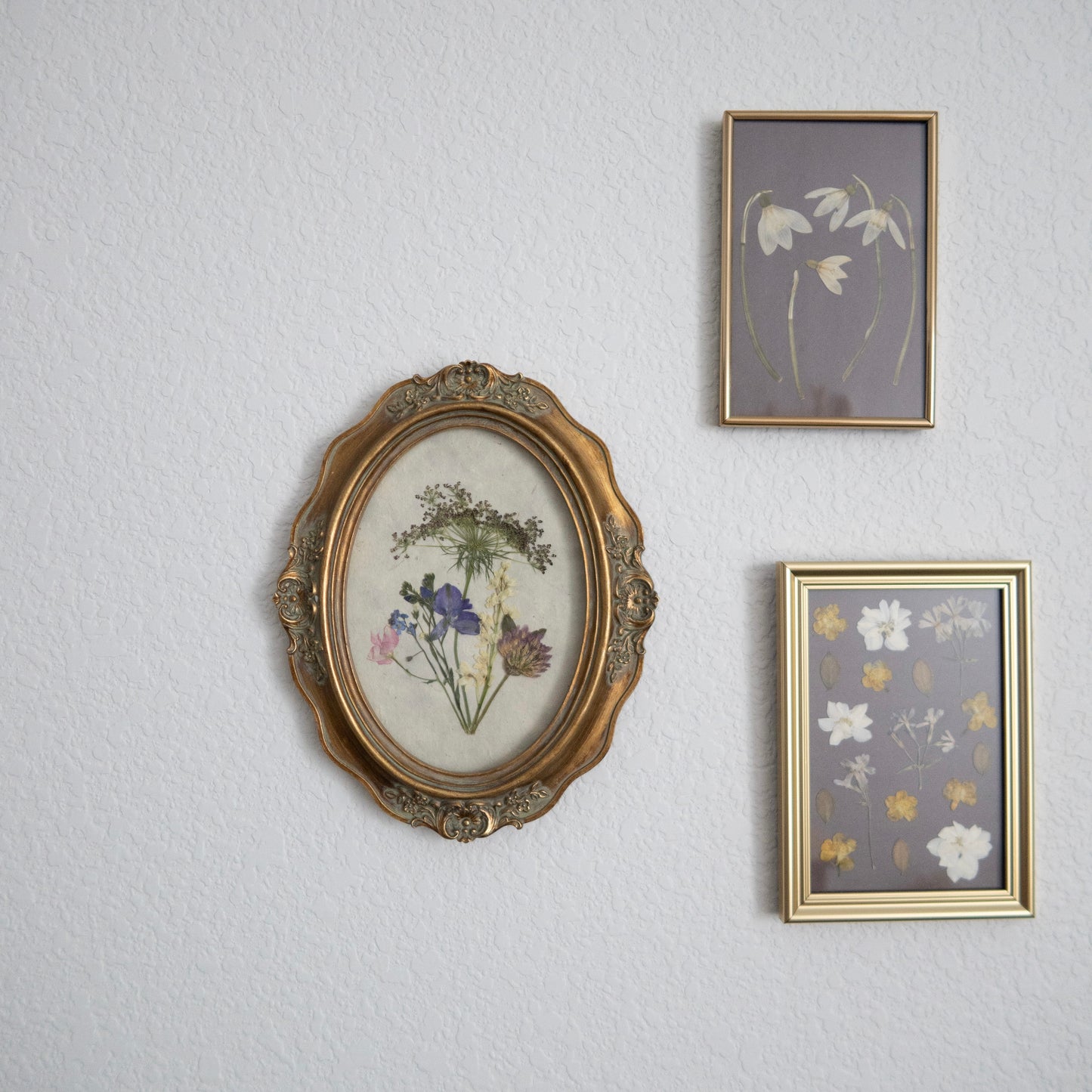 The Little Women Oval frame with pressed wildflowers