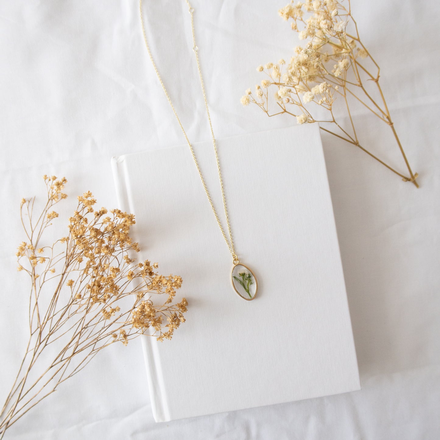 The Sweet Alyssum Oval Pendant