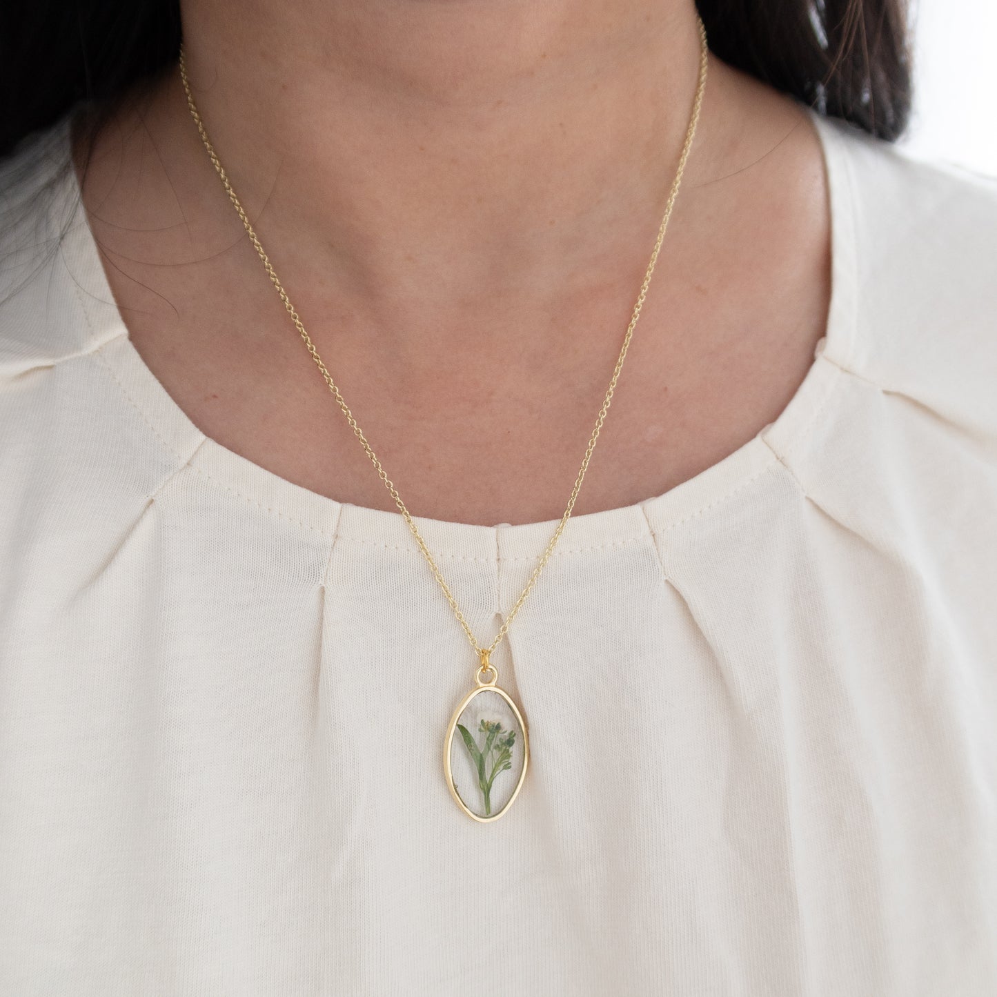 The Sweet Alyssum Oval Pendant