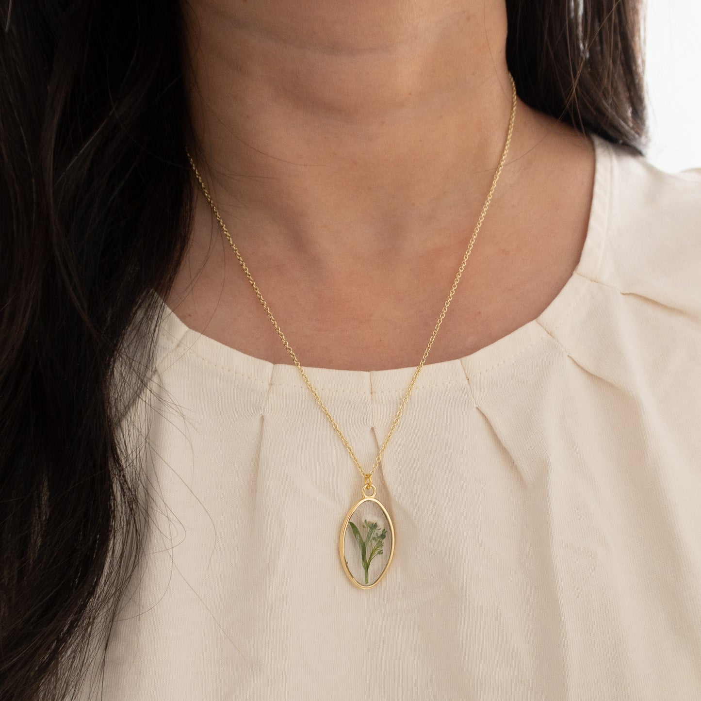 The Sweet Alyssum Oval Pendant