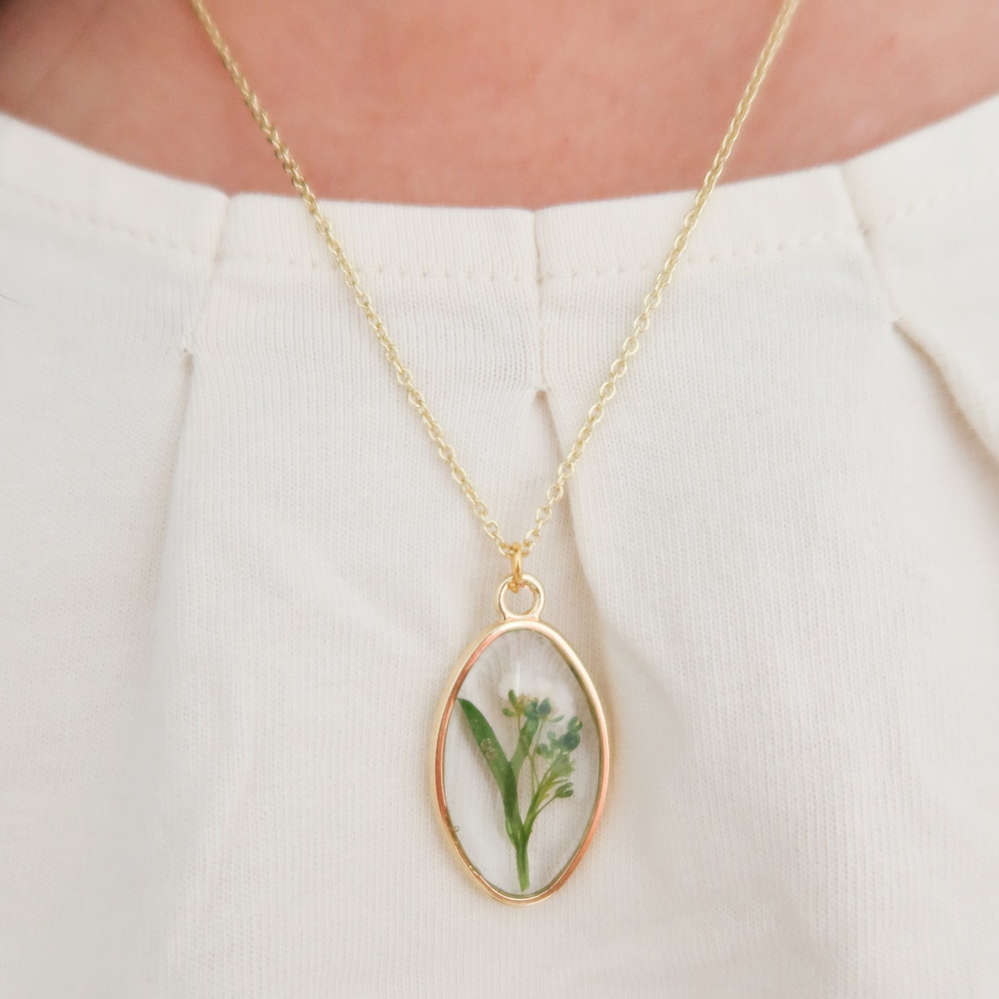 The Sweet Alyssum Oval Pendant