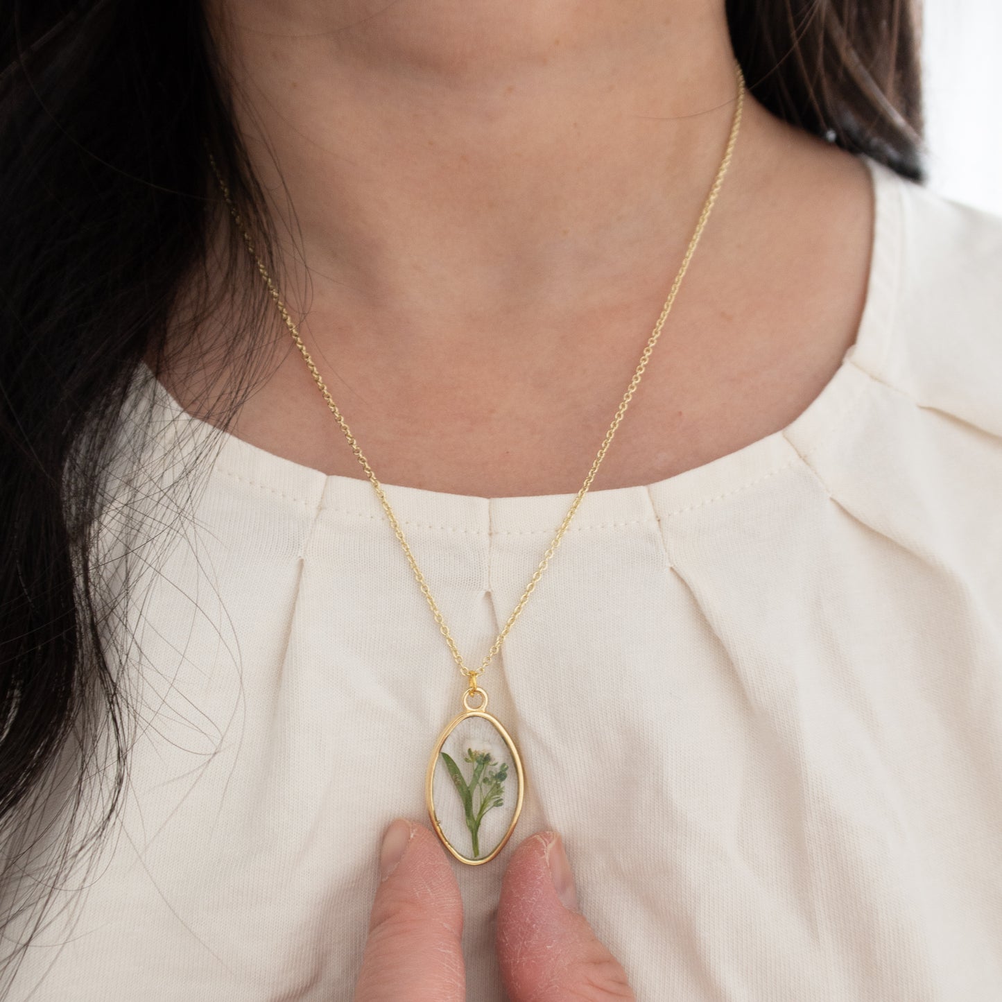 The Sweet Alyssum Oval Pendant