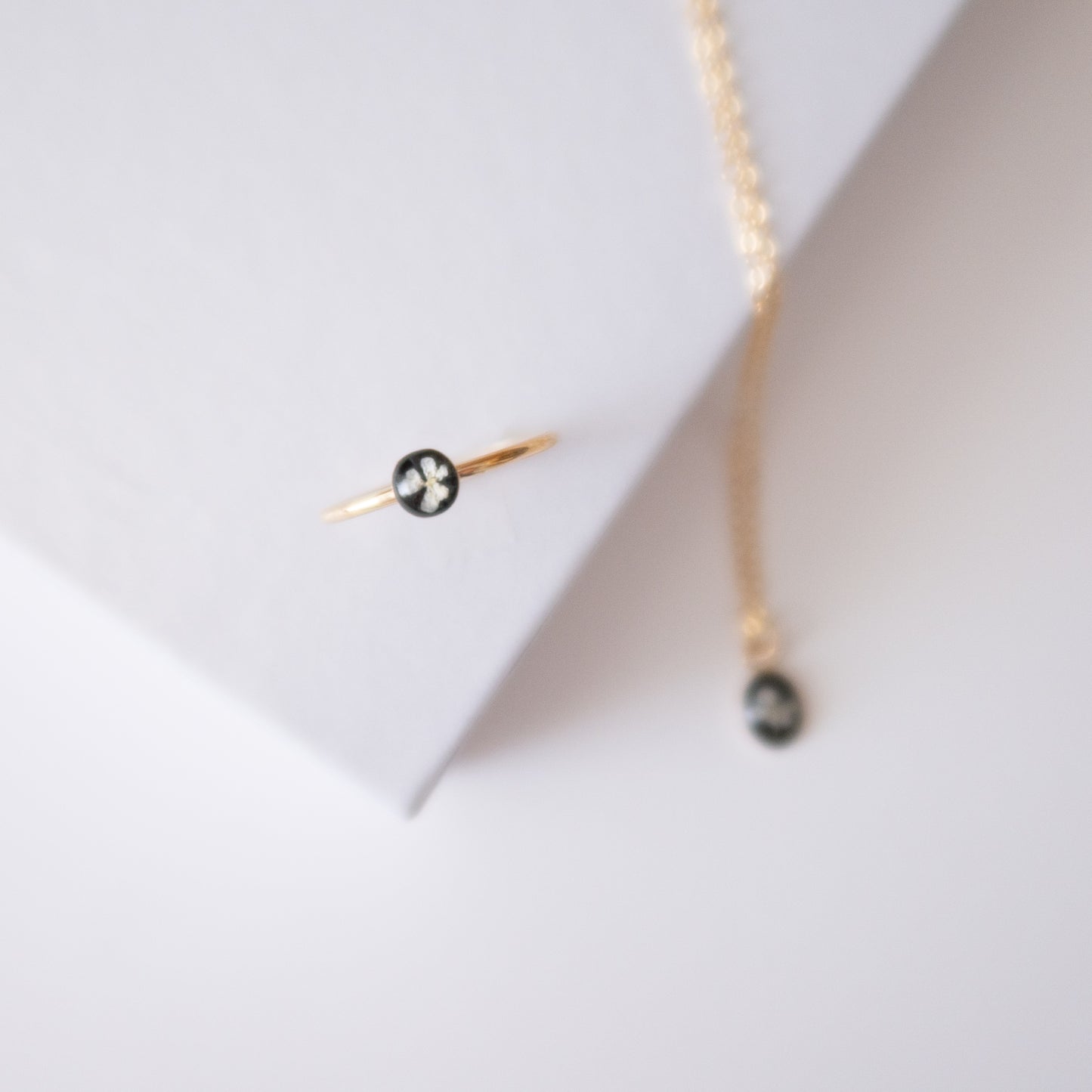 Simple Fleurs Ring