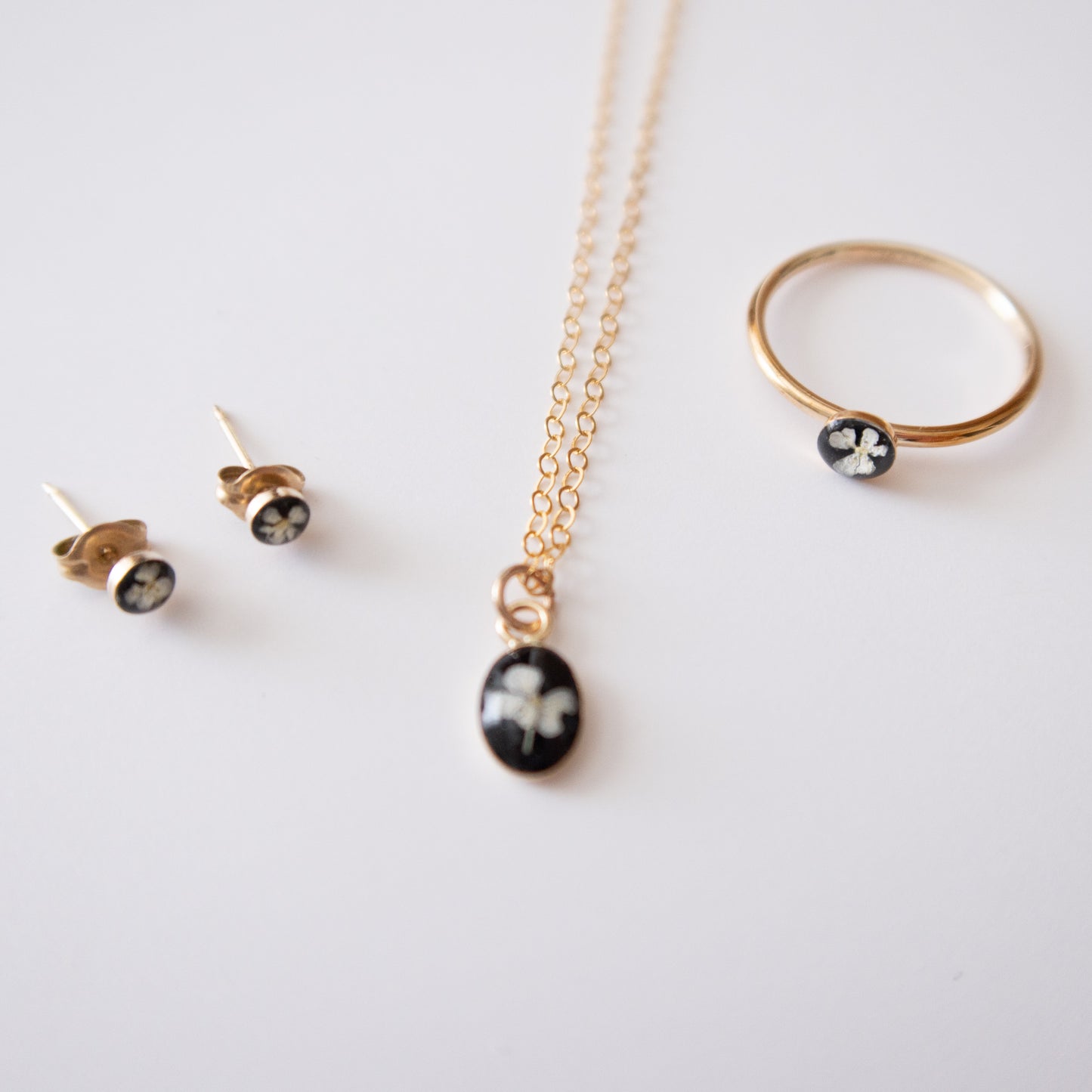 Simple Tiny Fleurs Earring Studs