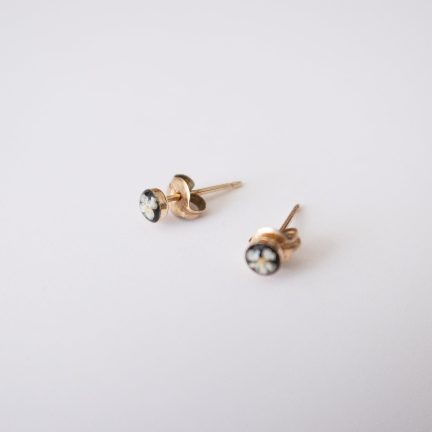 Simple Tiny Fleurs Earring Studs