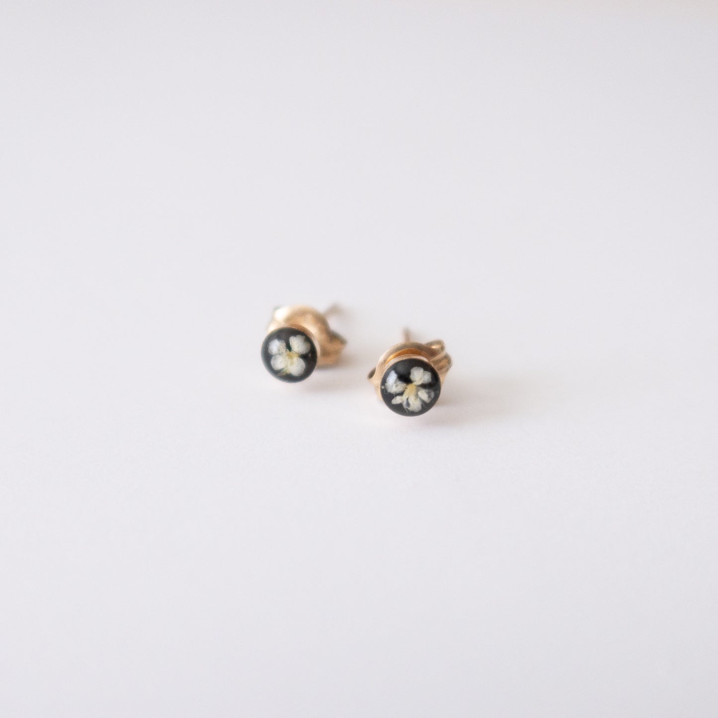 Simple Tiny Fleurs Earring Studs