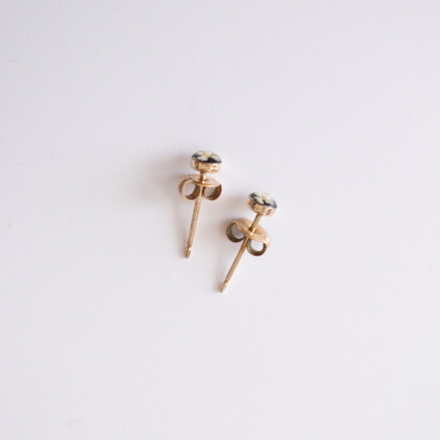Simple Tiny Fleurs Earring Studs
