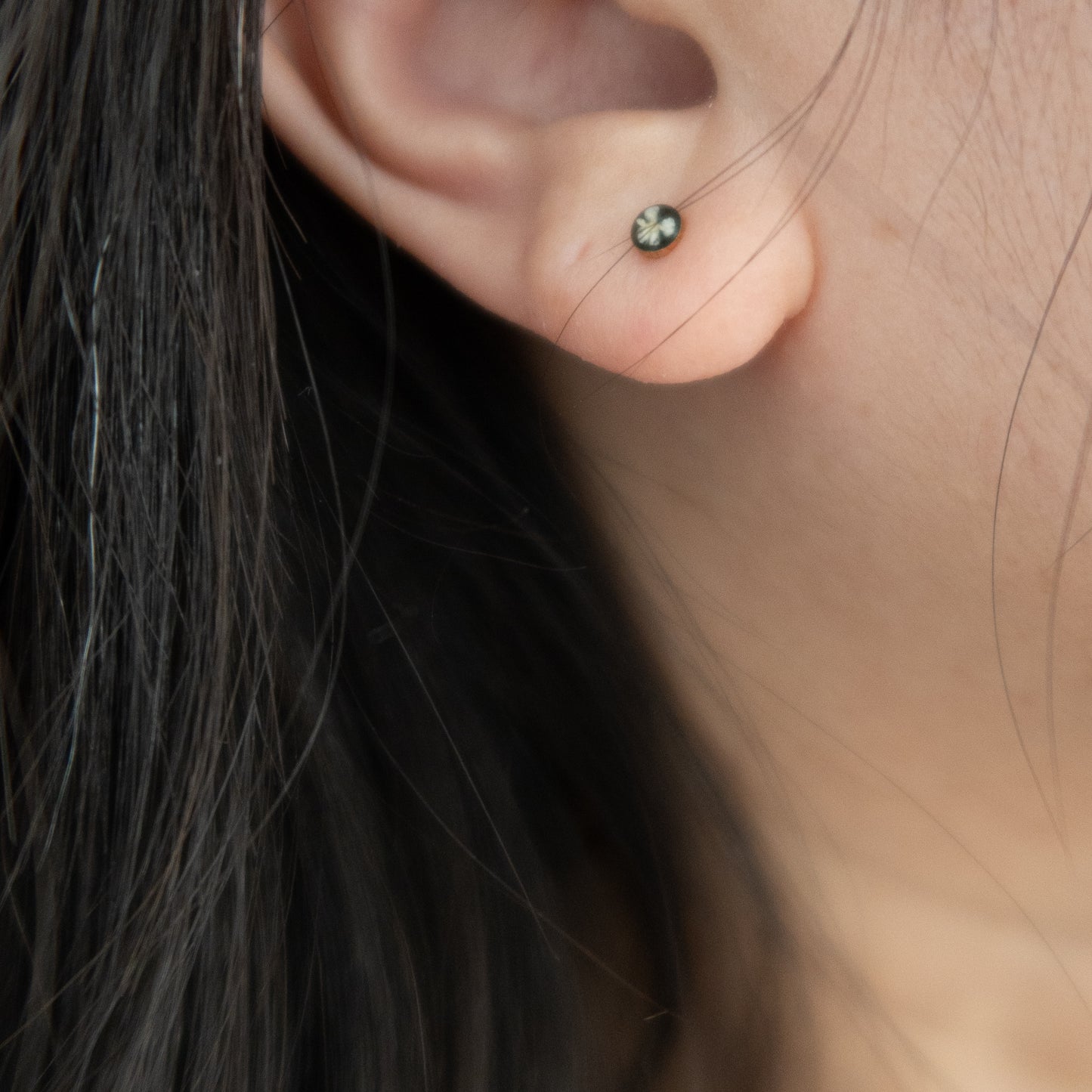 Simple Tiny Fleurs Earring Studs