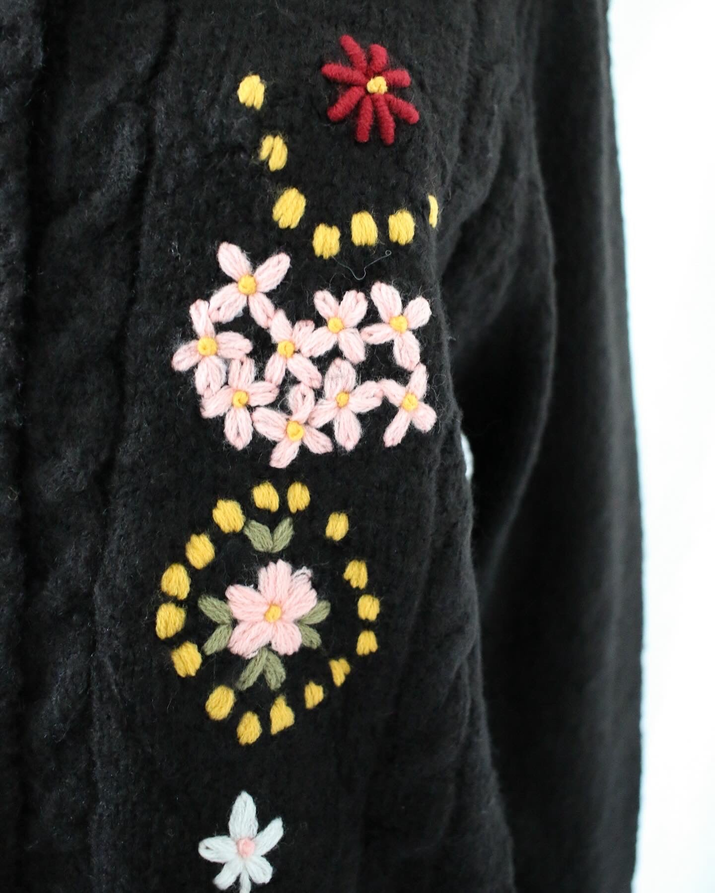 Fleurs dans le Jardin Cardigan (in noir)