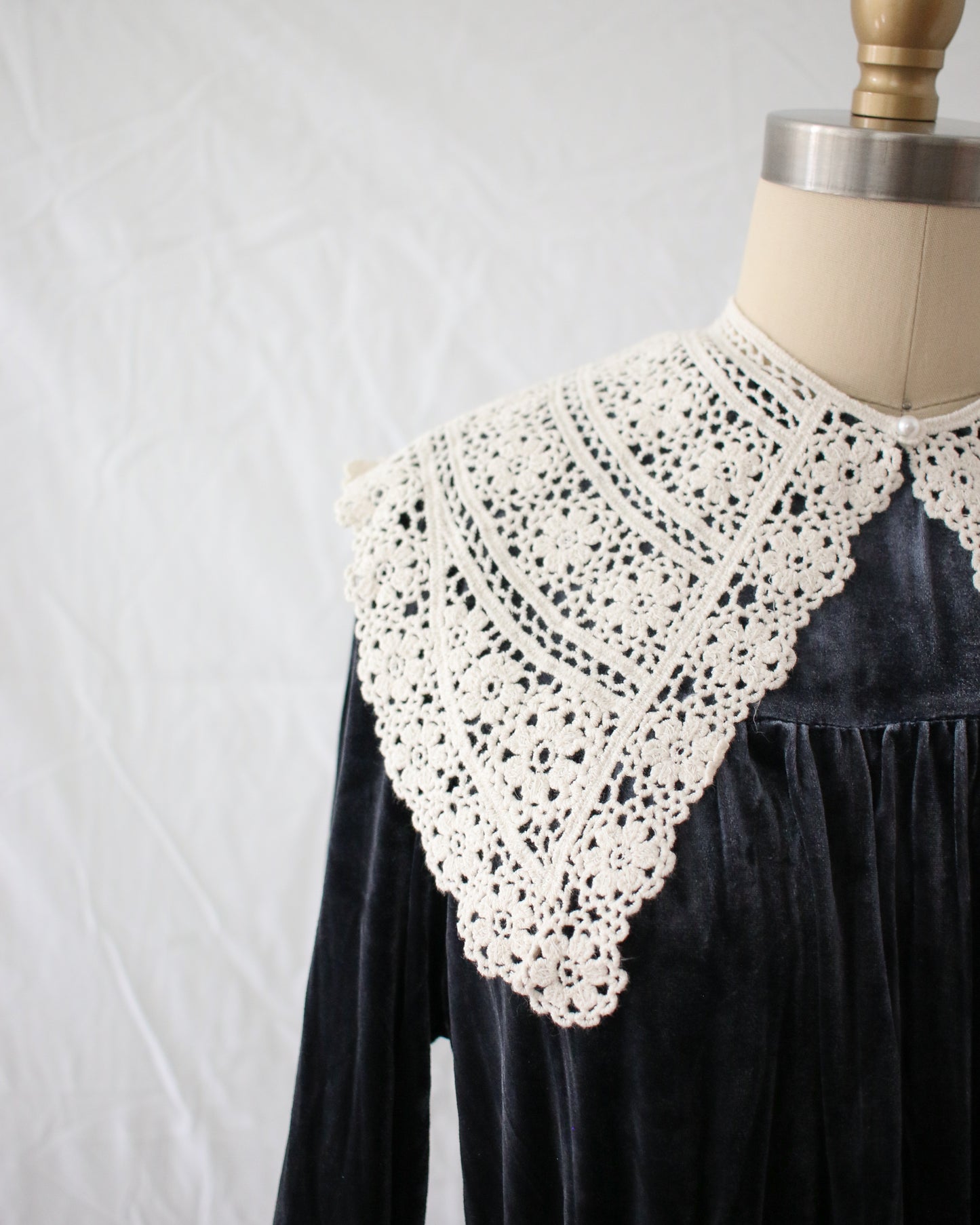 Basildon Park Lace Collar