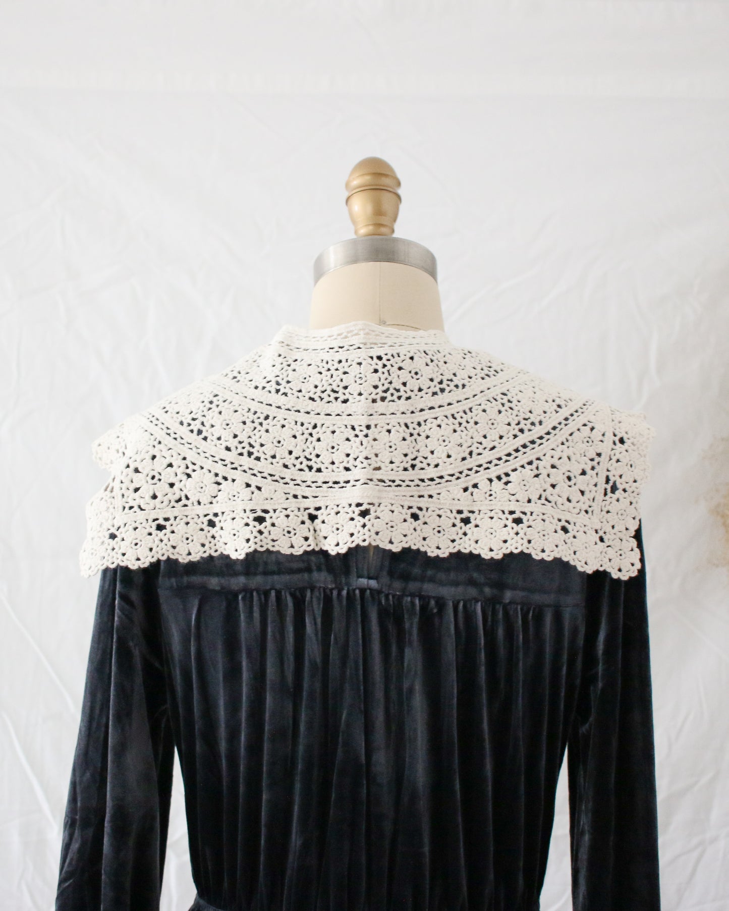 Basildon Park Lace Collar