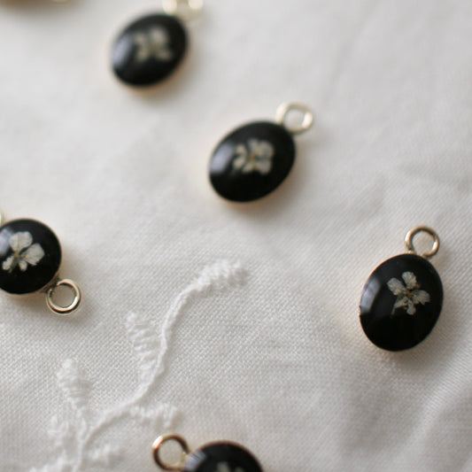 Gold filled bezel with Queen Anne’s lace for necklaces (7x5mm)