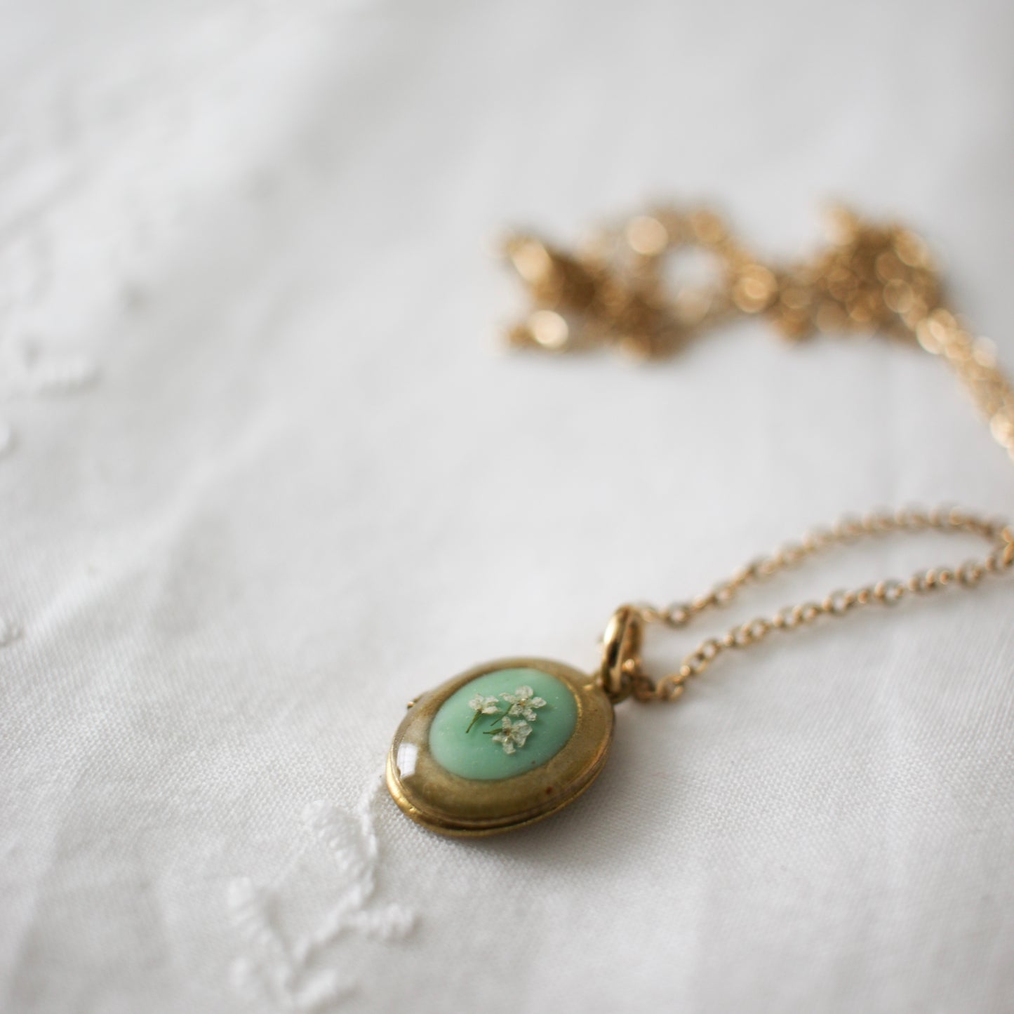 Archibald Locket in pistachio